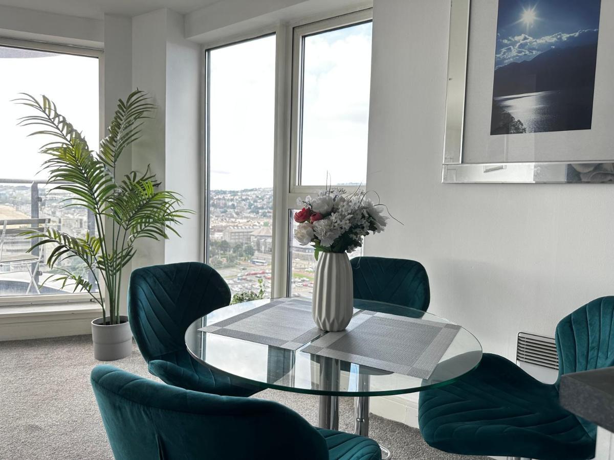 Stunning Ocean & View Apt *