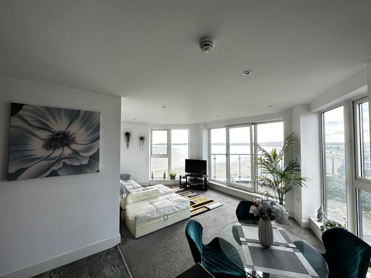 Apartment Stunning Ocean & View Apt