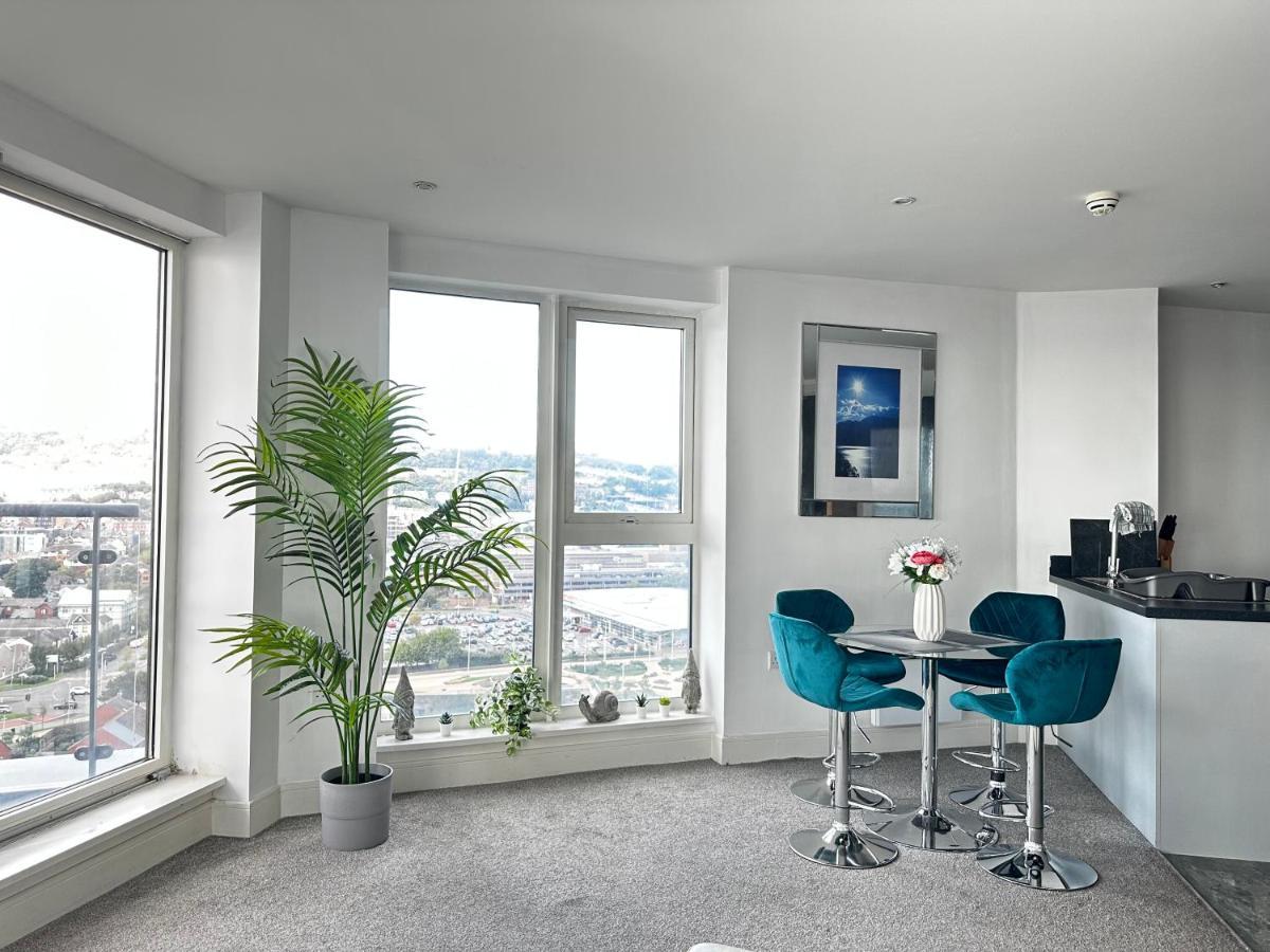 Stunning Ocean & View Apt