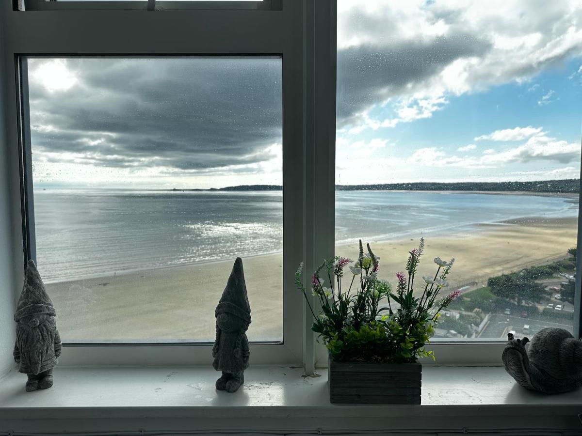 Stunning Ocean & View Apt Swansea